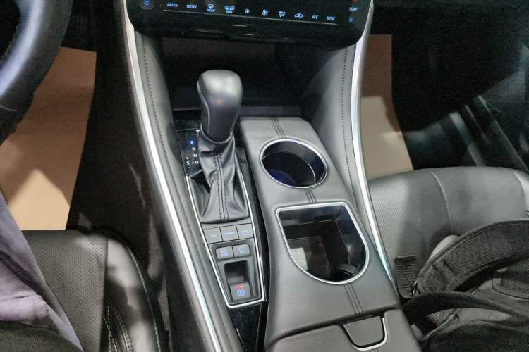 Used Toyota Avalon 2023 2.5L Touring Premium Edition Gear Lever