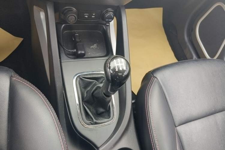 Used CHANGAN CS35 2015 1.6L Manual Luxury Model China IV Standard Gear Lever