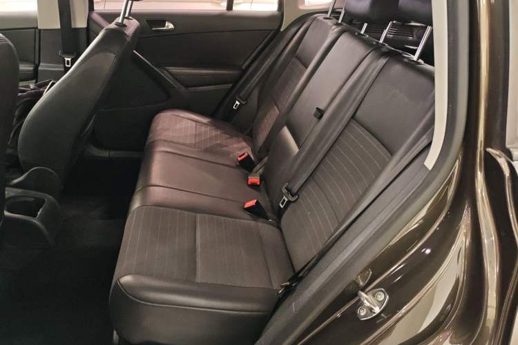 Used Volkswagen Tiguan 2013 1.8TSI Automatic Two-Wheel Drive Trend Edition Left Rear Seat