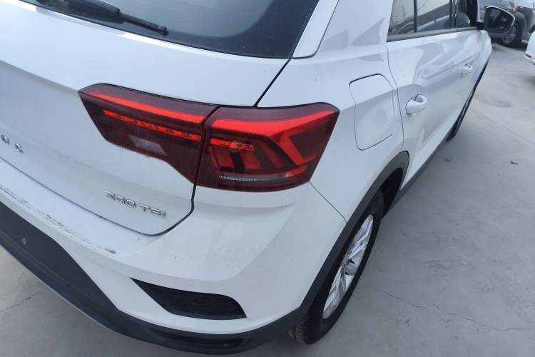 Used Volkswagen T-ROC 2019 230TSI DSG Two-Wheel Drive Fashion Edition China VI Standard Exterior 3