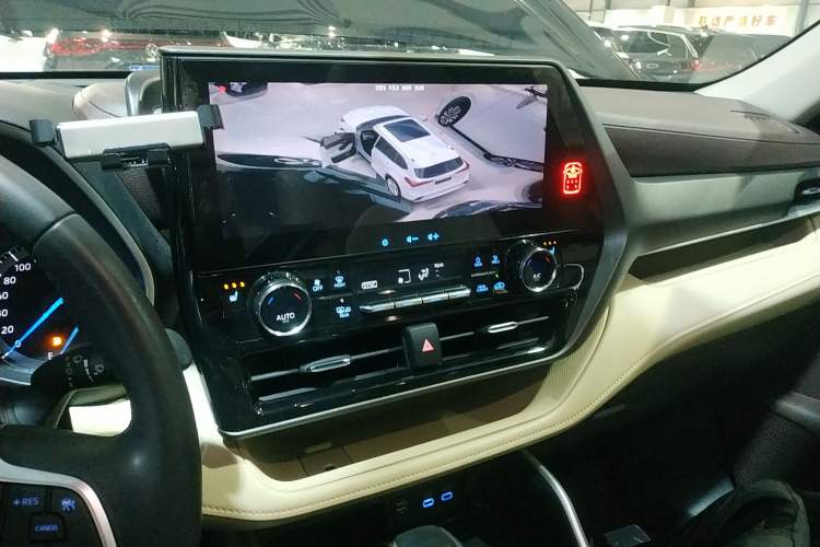 Used Toyota Highlander 2022 Dual-Engine 2.5L Four-Wheel Drive Prestige Version 7 Seats Audio And AC Panel