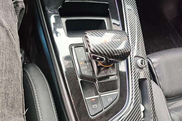 Used Audi A4L 2022 40 TFSI Luxury Dynamic Model Gear Lever