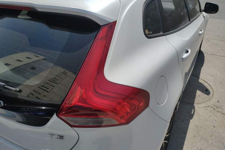 Used Volvo V40 2017 T3 Zhiyi Edition
