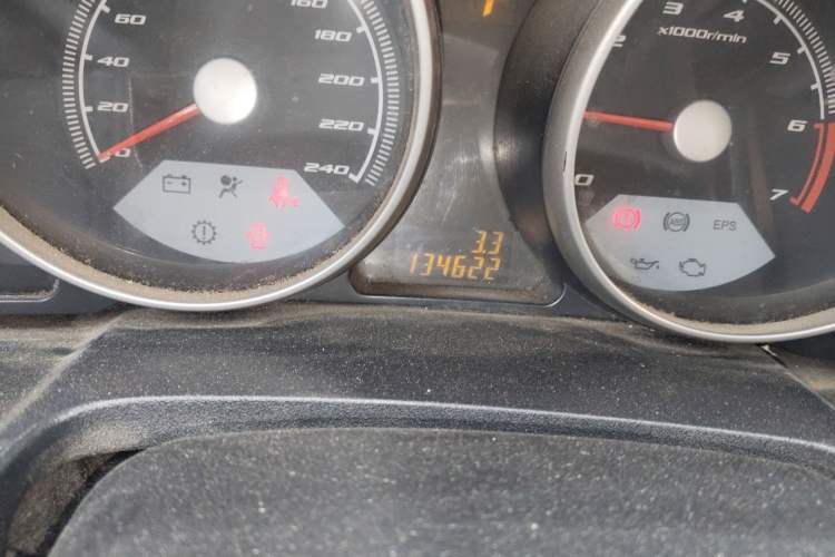 Used Brilliance Junjie FSV 2011 New Edition 1.5L Automatic Comfort Model Odometer Close Up