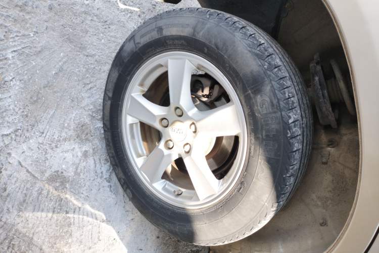 Used BYD S6 2014 2.0L Manual Luxury 5-Seater
