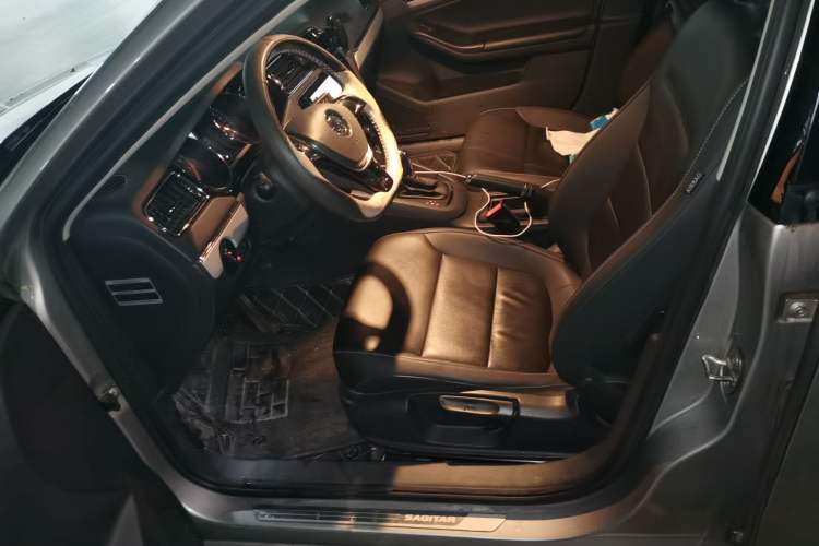 Used Volkswagen Sagitar 2015 230TSI Automatic Comfort Version
