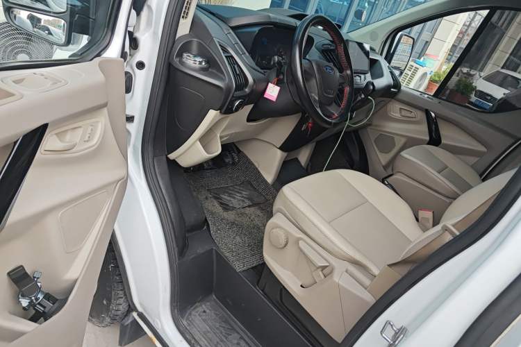 Used Ford Transit 2017 2.0T Diesel Multi-Purpose Commercial Vehicle Short Wheelbase Low Roof China V Standard
