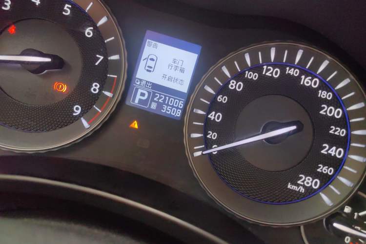 Used Infiniti Q70 2013 Q70L 2.5L Comfort Edition Odometer Close Up