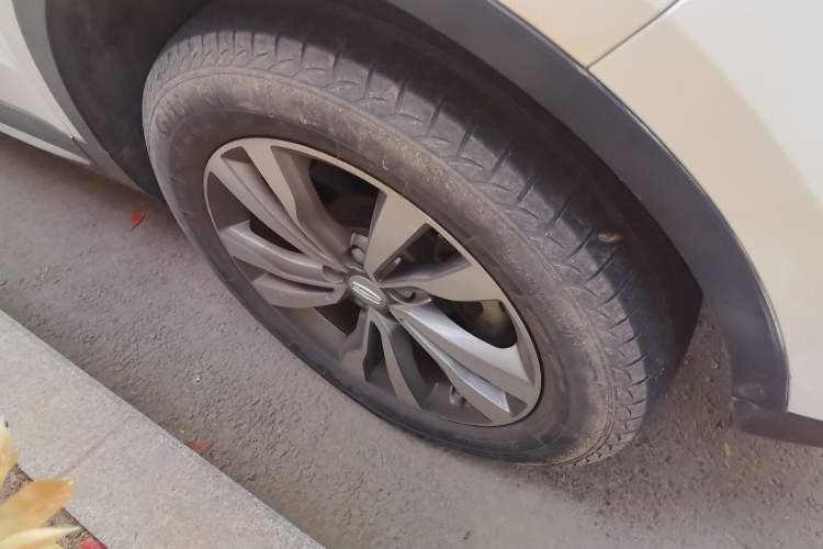 Used Geely Auto Emgrand X7 Sport 2016 1.8TD Automatic Smart Model Right Front Wheel Hub