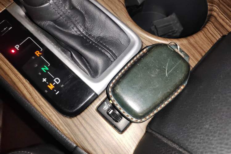 Used Toyota Highlander 2015 2.0T Four-Wheel Drive Luxury Edition 7-Seater Vehicle Key