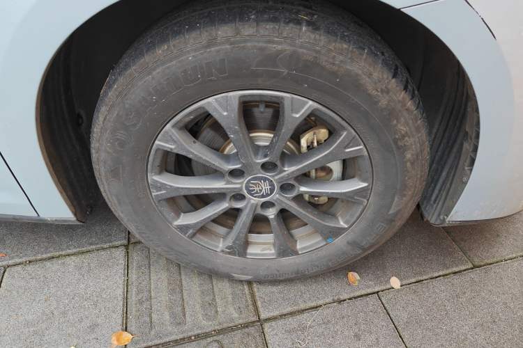 Used BYD Qin L 2024 DM-i 80KM Leading Model Right Front Wheel Hub