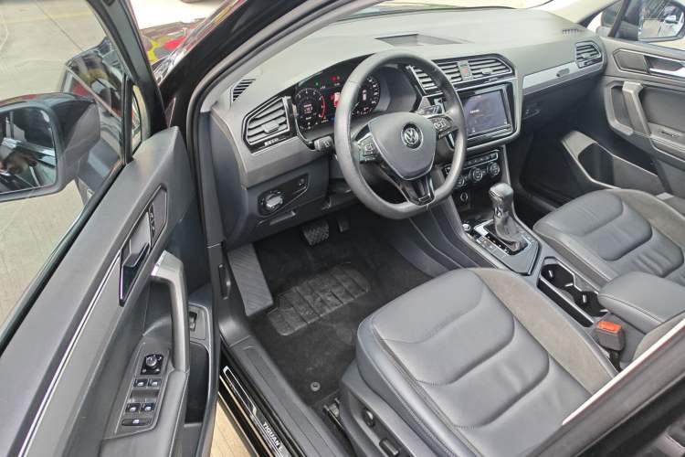 Used Volkswagen Tiguan L 2019 330TSI Automatic Two-Wheel Drive Smart Luxury Version China VI Standard Driver Seat
