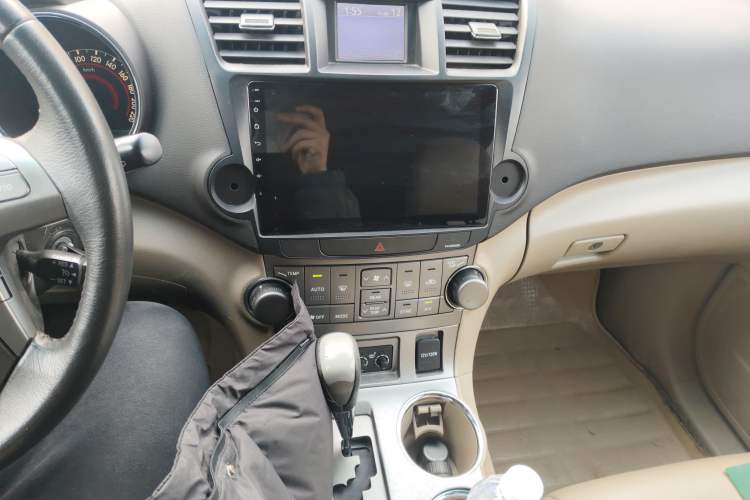 Used Toyota Highlander 2011 2.7L Two-Wheel Drive 7-Seater Luxury Edition