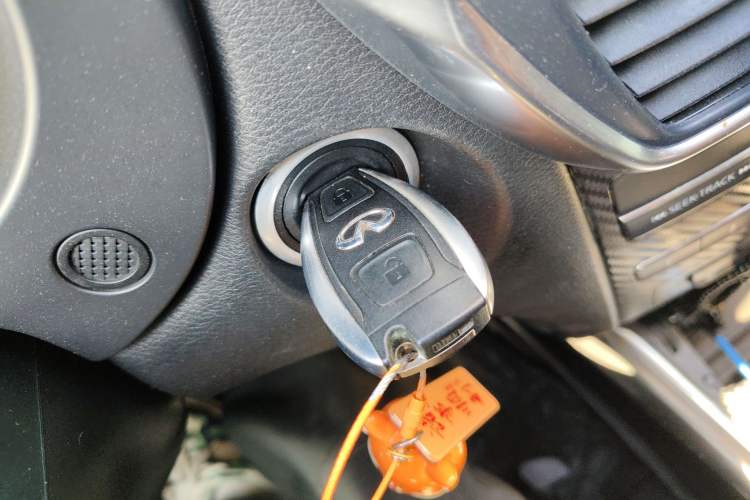 Used Infiniti QX30 2017 2.0T Four-Wheel Drive Fashion Edition
