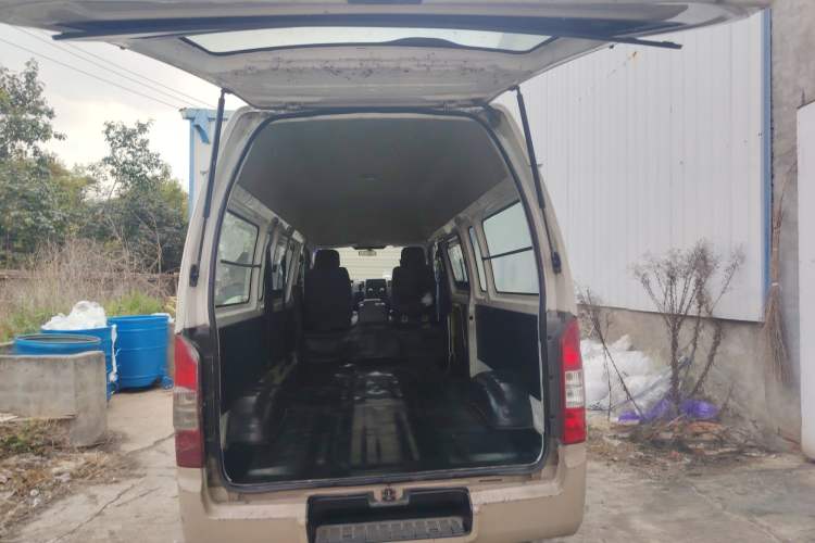 Used Foton Scenic G7 2017 2.0L Long-Wheelbase Commercial Van High Roof 6-Seater 4Q20M
