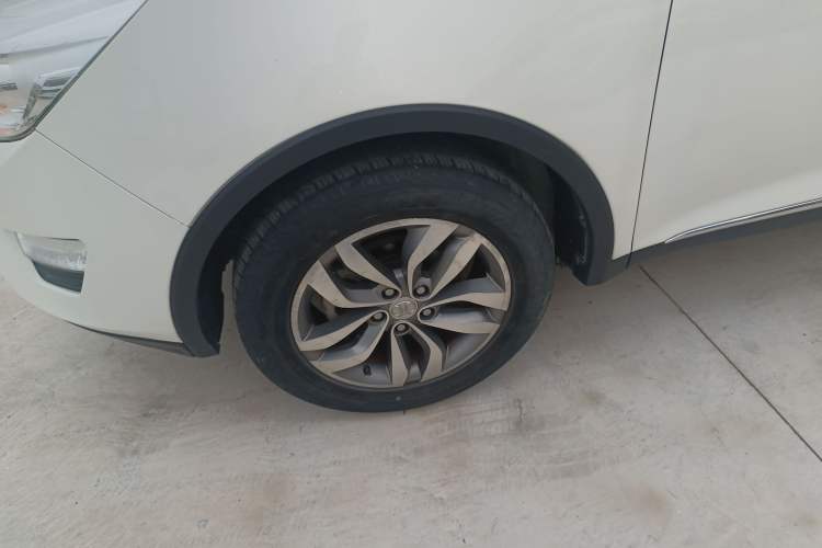 Used BAIC Senova X65 2015 2.0T Automatic Elite Model
