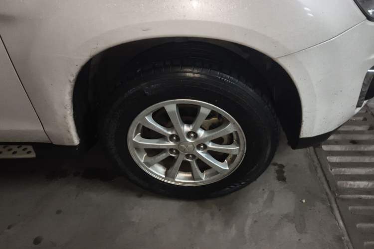 Used Mitsubishi ASX 2013 2.0L CVT Two-Wheel Drive Elite Edition Right Front Wheel Hub