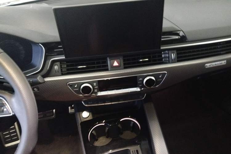 Used Audi A4L 2023 40 TFSI quattro Luxury Dynamic Edition Audio And AC Panel