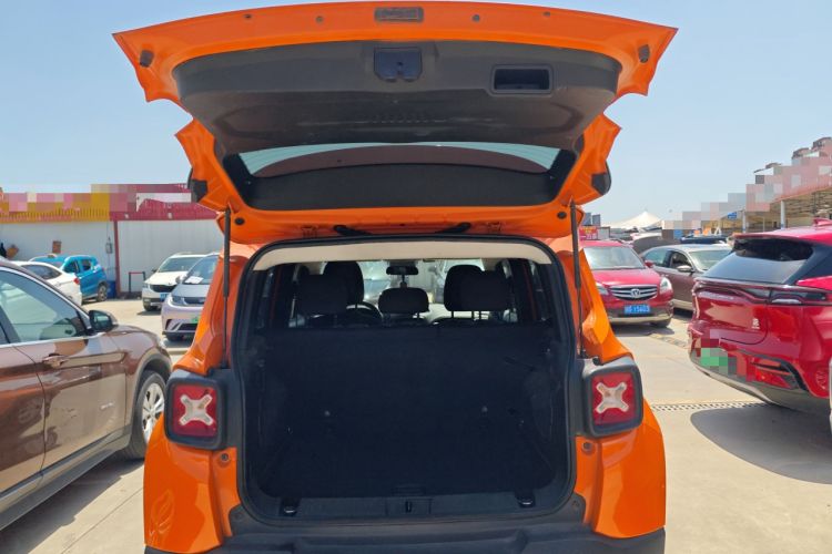 Used Jeep Renegade 2017 180T Automatic Jingneng Edition Trunk