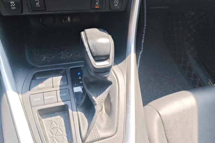 Used Toyota RAV4 2022 2.0L CVT Two-Wheel Drive Fashion Plus Edition Gear Lever