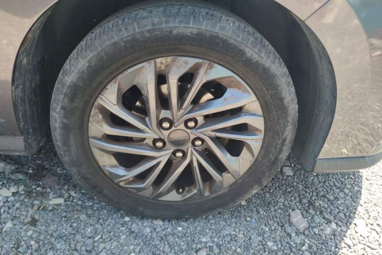 Used SAIC MAXUS G50 2020 1.5T Automatic Luxury Edition Right Front Wheel Hub