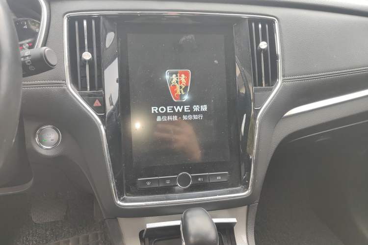 Used Roewe RX5 2019 20T Two-Wheel Drive Automatic 4G Connected Platinum Edition Audio And AC Panel