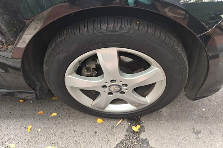 Used Mercedes-Benz R-Class 2015 R 320 4MATIC Luxury Model Right Front Wheel Hub