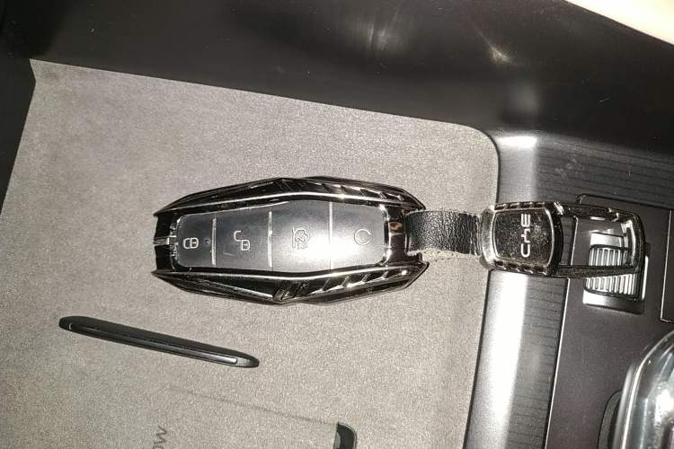 Used BYD Song L EV 2024 662 km Excellence Version Vehicle Key