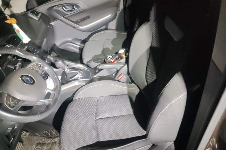 Used Renault Kadjar 2017 2.0L Two-Wheel Drive Comfort Edition Left Front Seat