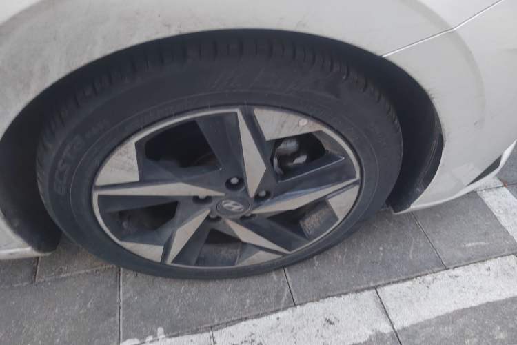 Used Hyundai Elantra 2021 1.5L CVT LUX Prestige Edition Right Front Wheel Hub