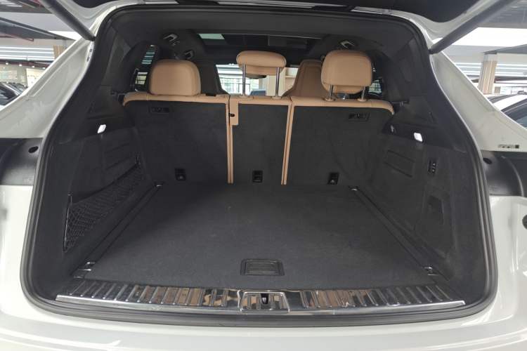 Used Porsche Cayenne E-Hybrid 2021 Cayenne E-Hybrid 2.0T Trunk