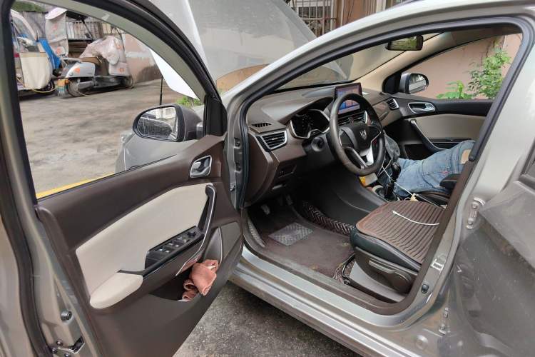 Used Baojun 310W 2017 1.5L Manual Comfort Version China V Driver Seat