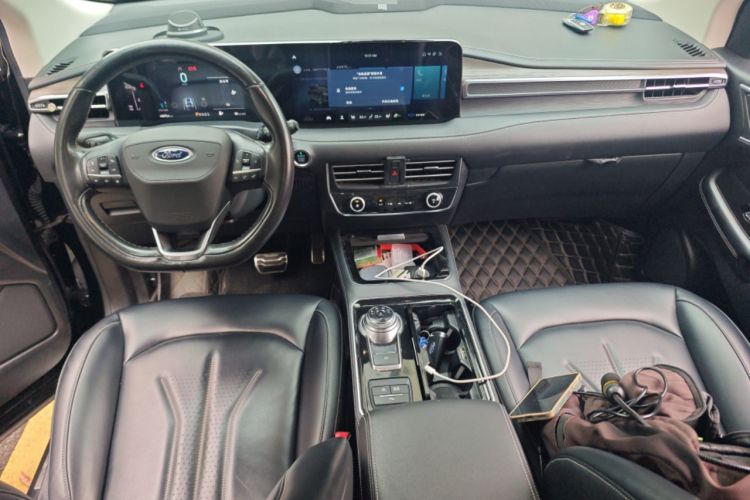 Used Ford Edge 2021 PLUS EcoBoost 245 Two-Wheel-Drive Titanium 7-Seater Center Console