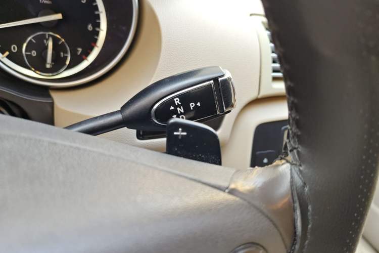 Used Mercedes-Benz R-Class 2015 R 320 4MATIC Luxury Model