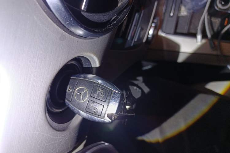 Used Mercedes-Benz GLK-Class 2013 GLK 300 4MATIC Dynamic Sunroof Model