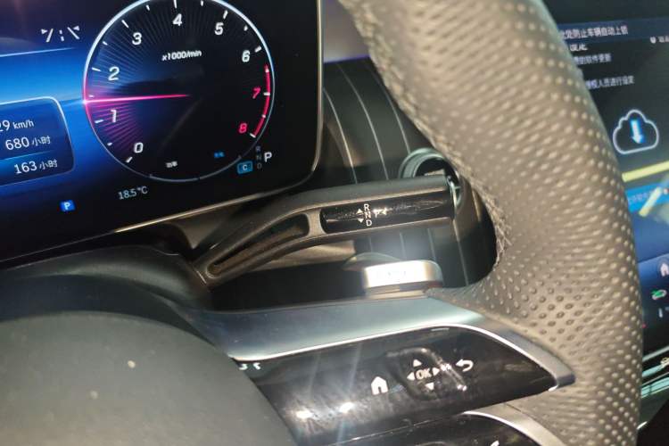 Used Mercedes-Benz GLC 2023 Refreshed GLC 300 L 4MATIC Dynamic Edition 5 Seats Gear Lever