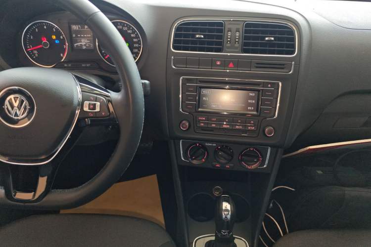 Used Volkswagen Polo 2016 1.6L Automatic Comfort Model Audio And AC Panel