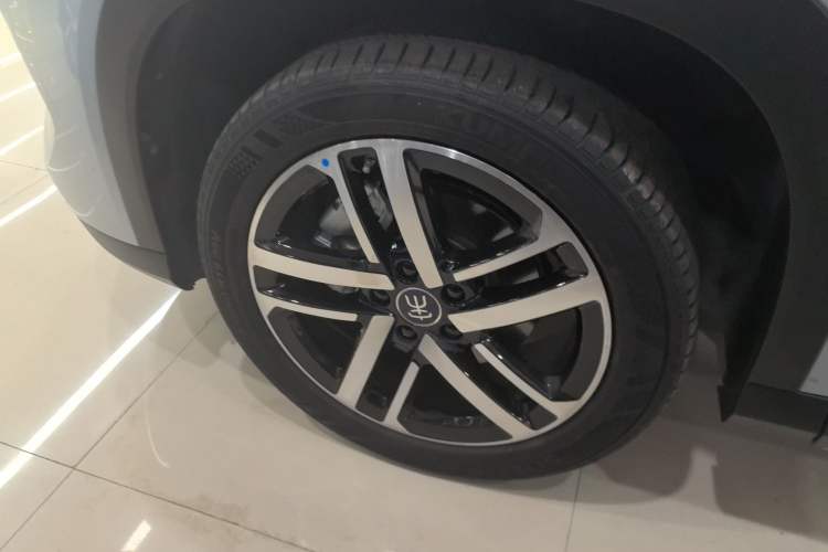 Used BYD Song L DM-i 2024 112 km Beyond Edition Exterior 4