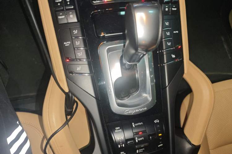 Used Porsche Cayenne 2015 Cayenne 3.0T Gear Lever