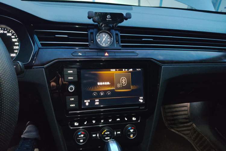 Used Volkswagen Magotan 2019 330TSI DSG Luxury Version China VI Standard Audio And AC Panel