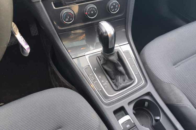 Used Volkswagen Golf 2018 230TSI Automatic Comfort Model Gear Lever