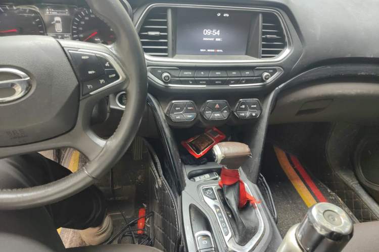 Used GAC Trumpchi GS4 2017 235T Automatic Two-Wheel Drive Luxury Smart Connectivity Version Audio And AC Panel