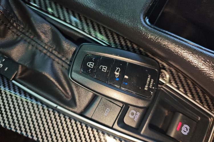 Used Toyota Avalon 2022 Dual-Engine 2.5L XLE Premium Edition Interior 1