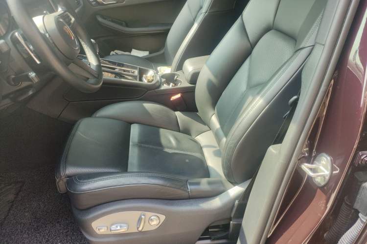 Used Porsche Macan 2024 Macan 2.0T Left Front Seat