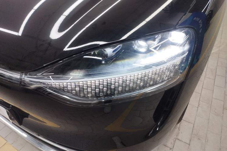 Used Hima AITO M9 2024 Range-Extended Ultra Version 42 kWh 6-Seater Model Left Front Headlight