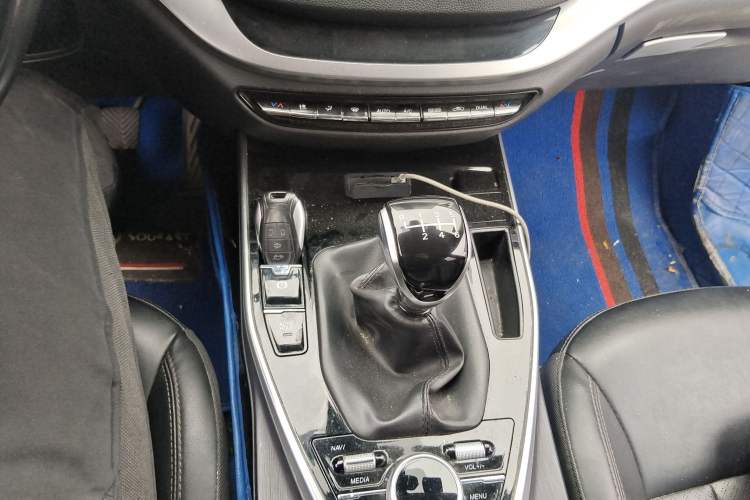 Used Soueast DX7 2018 Prime 1.5T Manual Luxury Model China V Standard
