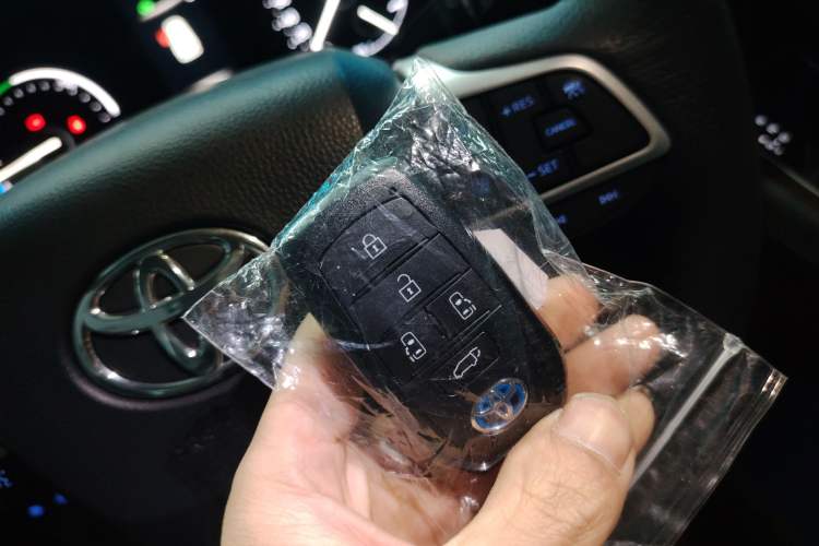 Used Toyota SIENNA 2021 2.5L Hybrid Luxury Edition Vehicle Key