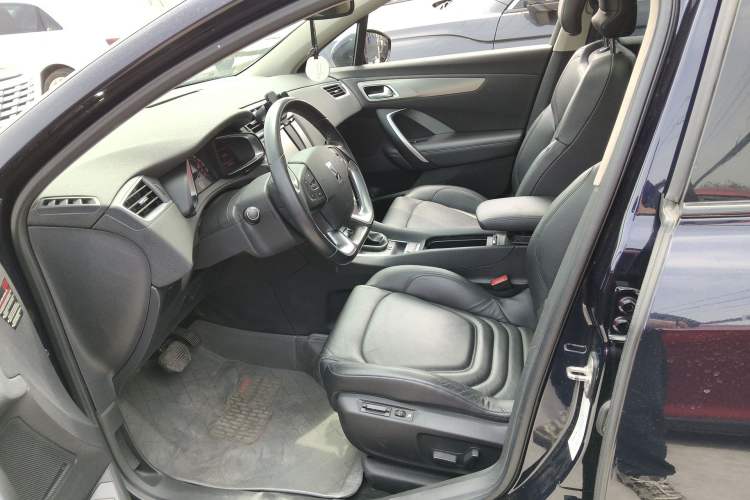 Used DS 5LS 2014 1.6T Luxury Edition THP160
