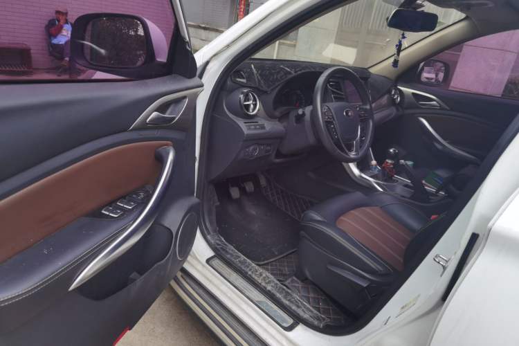 Used BYD Song 2016 GaiShi Edition 1.5TI Manual Elite Model
