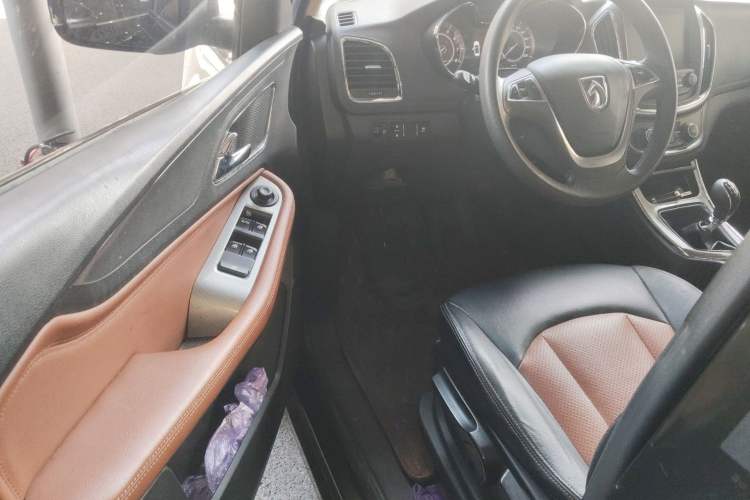 Used Baojun 560 2015 1.8L Manual Elite Edition
